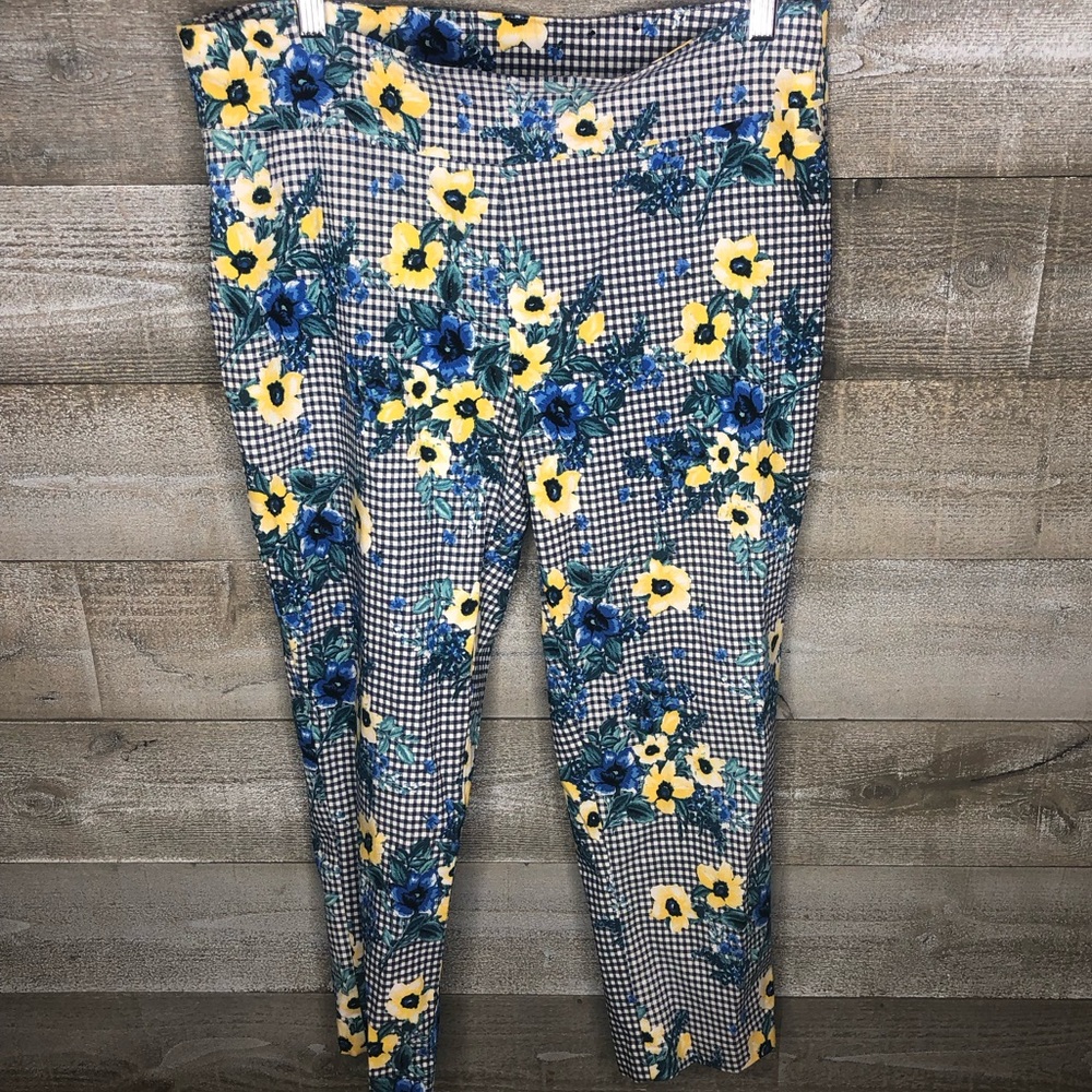 Meg & Margot plaid floral spring cropped pants career office
